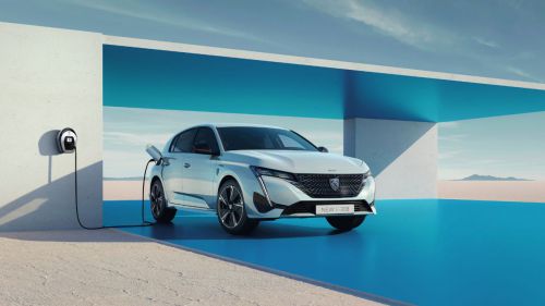 El nuevo Peugeot 308 llega con cinco opciones de motorización, incluyendo opciones eléctricas e híbridas