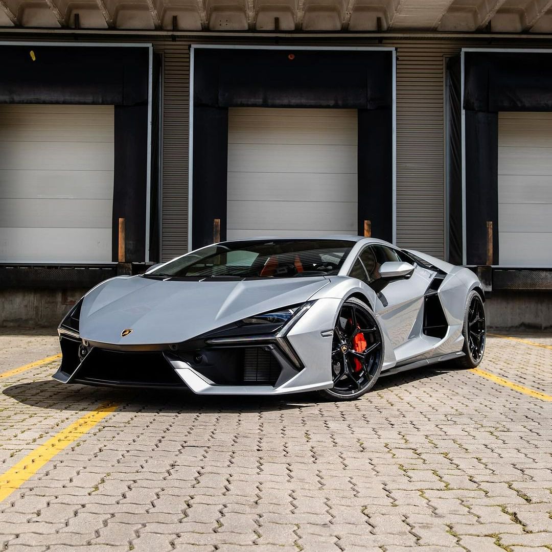 Lamborghini Revuelto