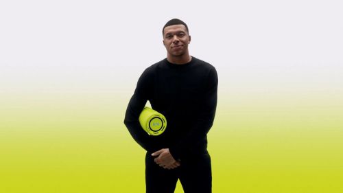 Loewe se alía con Kylian Mbappé para lanzar un exclusivo altavoz We.HEAR Pro