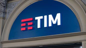 Bruselas aprueba la venta de red de fibra de Telecom Italia a KKR