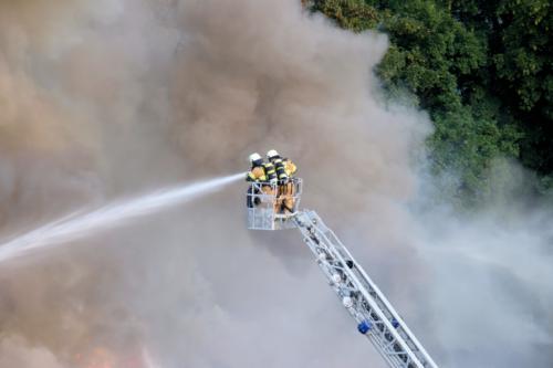 IBM y la ESA lanzan nuevos modelos de inteligencia artificial para combatir inundaciones e incendios