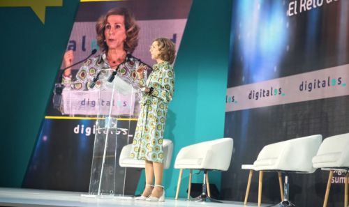 Alejandra de Iturriaga y Gandini, directora de Telecomunicaciones y Sector Audiovisual de la CNMC, durante su intervención en el DigitalES Summit 2024