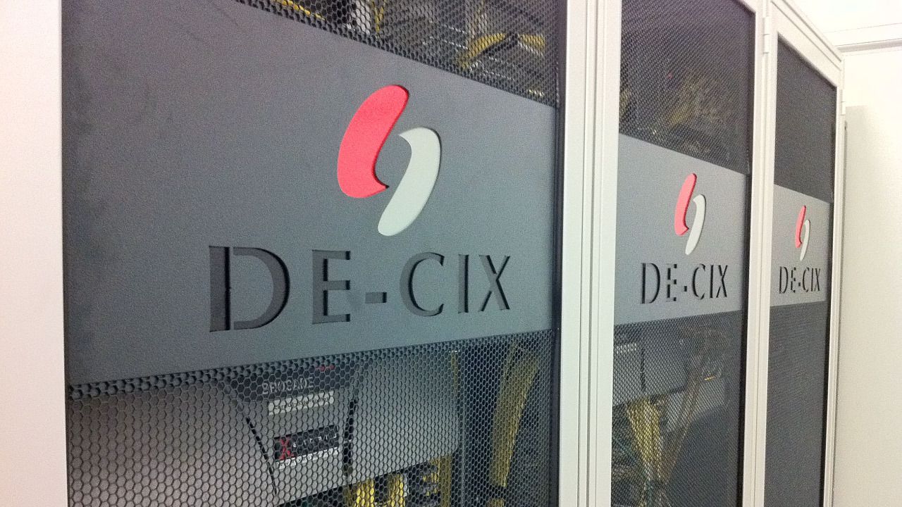DE-CIX alcanza un nuevo récord mundial de tráfico con 25 Tbit/s
