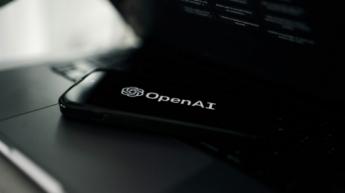 OpenAI adquiere la startup io del exdiseñador de Apple Jony Ive por más de 4.400 millones de euros