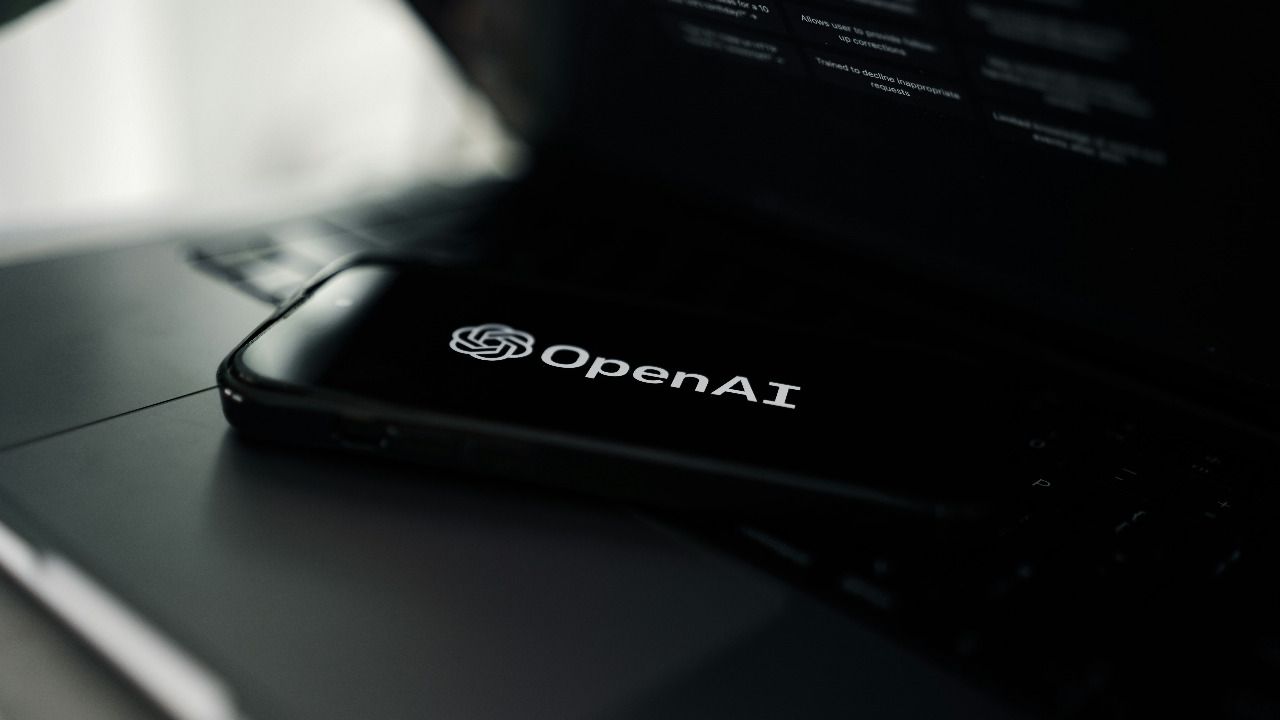 OpenAI refuerza su apuesta por los asistentes de programación con la compra de Windsurf