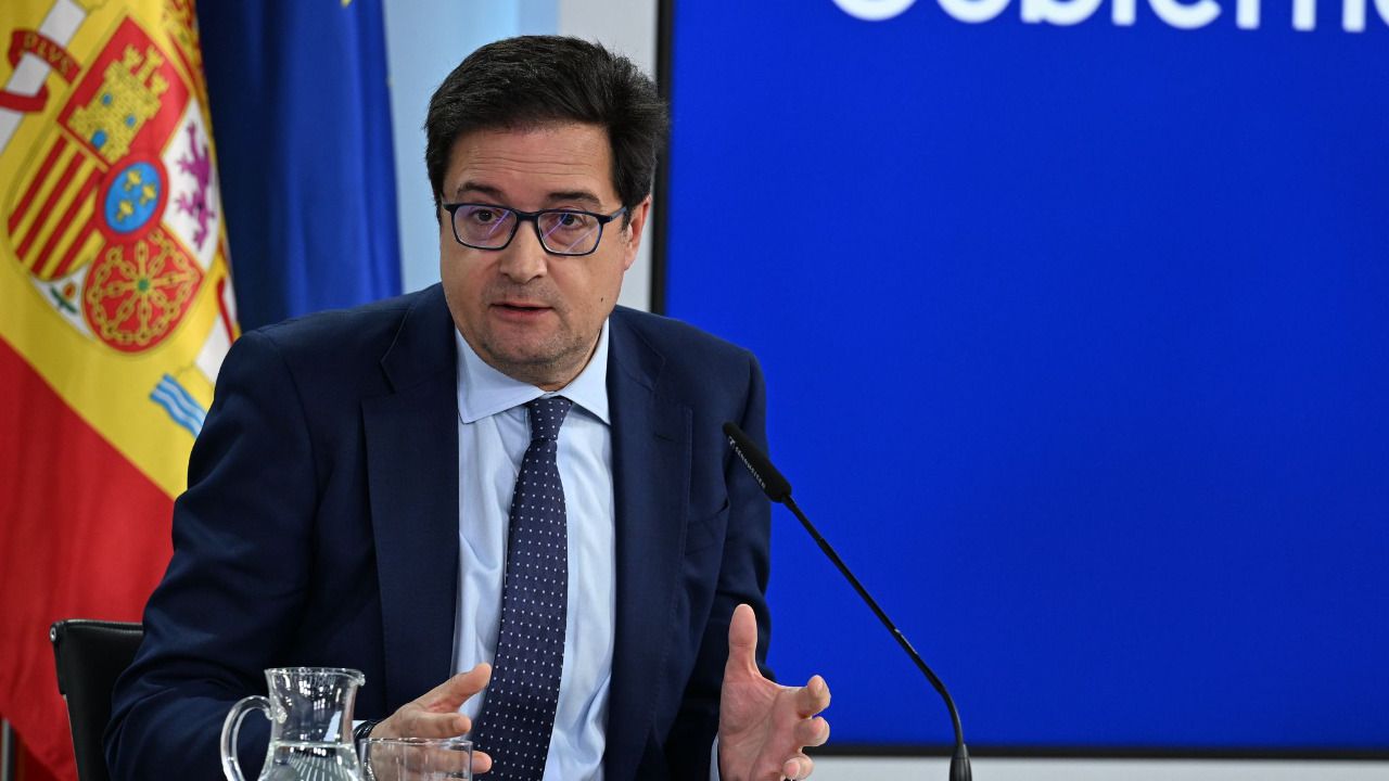 Óscar López, ministro de Transformación Digital y de la Función Pública, durante su intervención en la rueda de prensa posterior al Consejo de Ministros