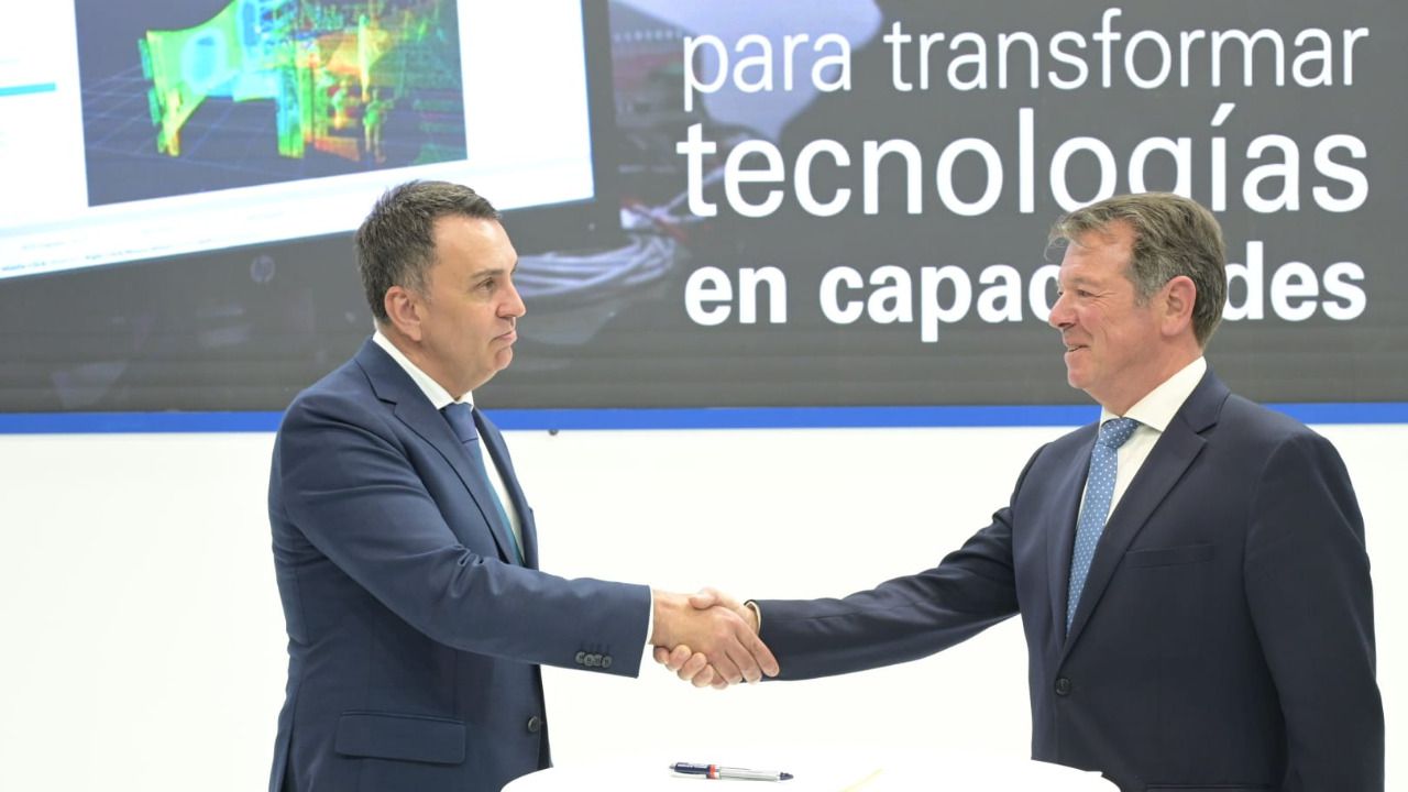 Jose Luis Gilpérez, CEO de Telefónica Ingeniería de Seguridad y Juan Escriña, director general ejecutivo de GDELS-Santa Bárbara Sistemas