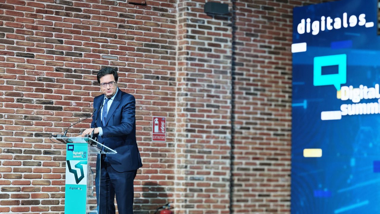 Óscar López, ministro de Transformación Digital y de la Función Pública, durante su intervención en el DigitalES Summit 2025