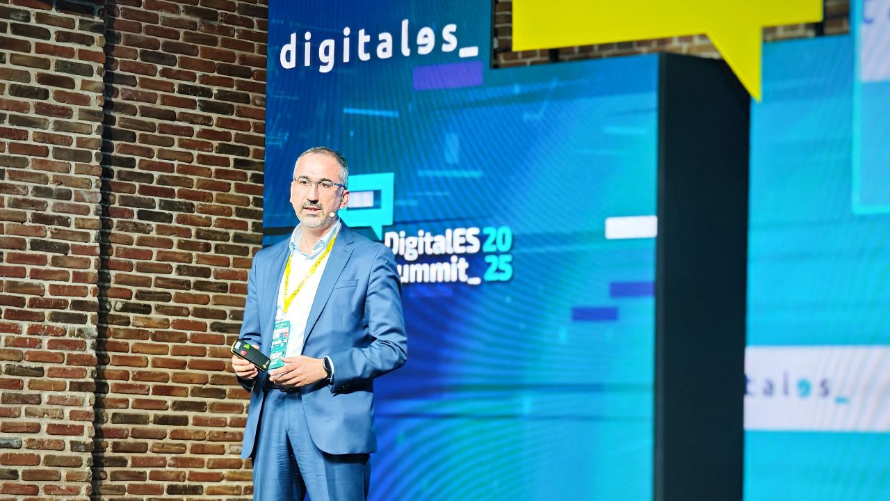 Marius Varzaru, CEO de Digi España, durante su intervención en DigitalES Summit 2025