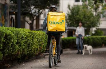 Glovo gana la batalla legal contra Just Eat: la justicia rechaza la demanda por competencia desleal