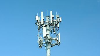 España logra una prórroga de la UE para desplegar 5G rural y llevar fibra a zonas poco pobladas con fondos europeos