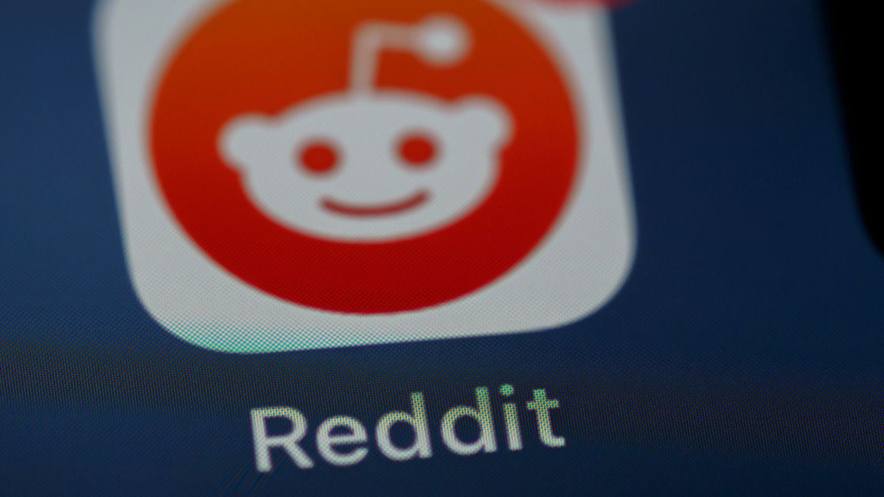 Reddit quiere ser el nuevo Google: refuerza su motor de búsqueda frente al auge de la IA
