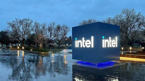 Trump explora que Estados Unidos entre en el capital de Intel para reforzar la producción de semiconductores