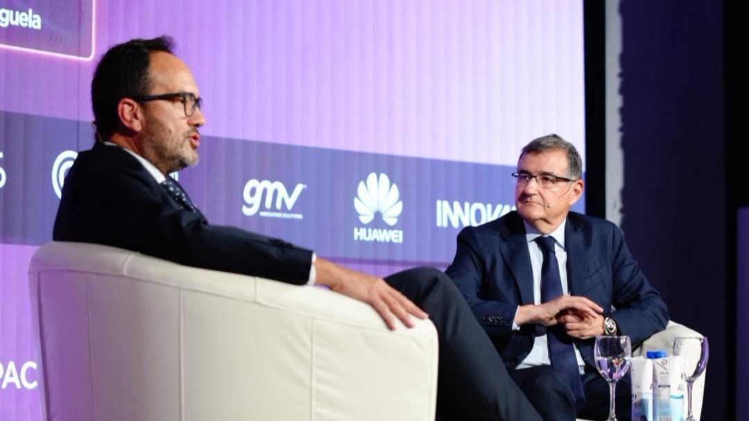 El presidente de AMETIC, Fracisco Hortigüela entrevista al secretario de Estado de Telecomunicaciones, Antonio Hernando