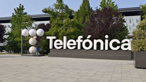 Telefónica encamina la venta de su filial de Chile con una oferta de Entel y América Móvil