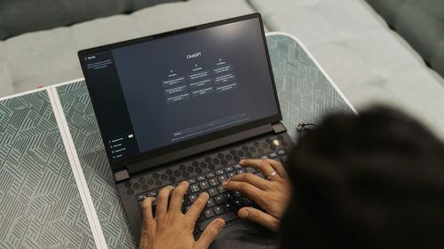 OpenAI se alía con Broadcom para fabricar sus propios chips de inteligencia artificial