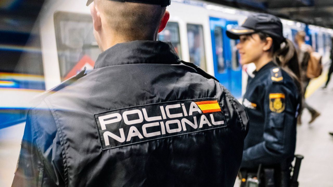 La Policía Nacional desarticula una red de ciberestafas vinculada a falsos empleos en TikTok