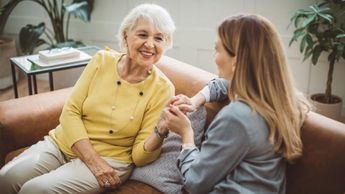 Orange lanza “Mayores Cuidados”, una solución integral de asistencia 24 horas para personas mayores