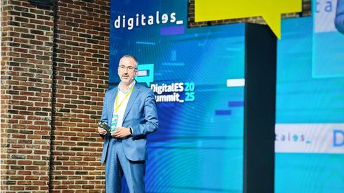 Marius Varzaru, CEO de Digi España, durante su intervención en DigitalES Summit 2025
