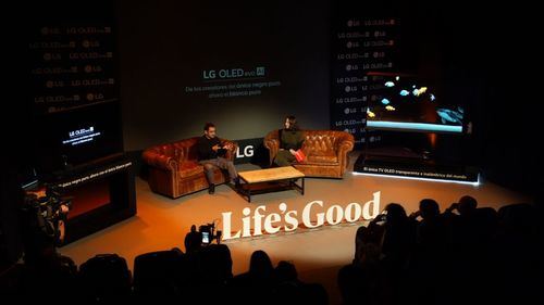 LG y Bayona dialogan sobre la luz y la sombra: cuando la tecnología se convierte en lenguaje cinematográfico