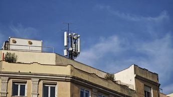 Los hogares españoles reducen su factura en telecomunicaciones mientras móvil e Internet rozan la saturación