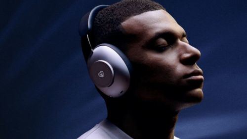 Kylian Mbappe con los Loewe Leo