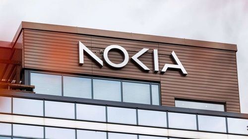 Nokia cierra 2025 con caída del beneficio y acelera su giro hacia redes para IA y centros de datos