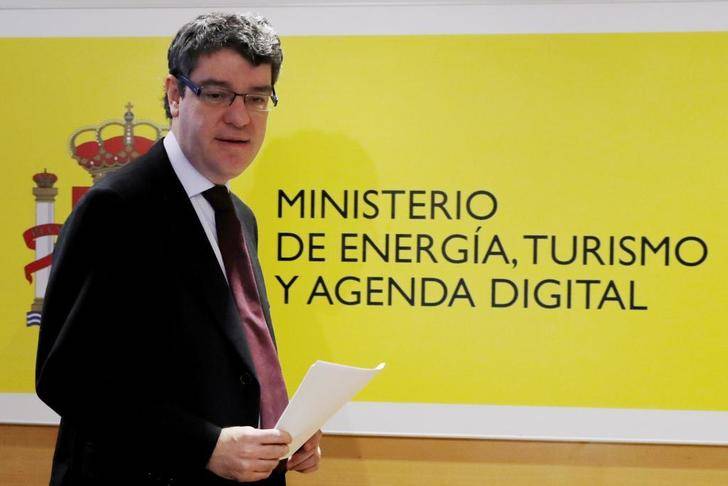 Nadal y Zoido presiden la entrega de los equipos de detección de delitos electrónicos