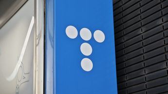 Telefónica vende su filial de Chile por 1.030 millones a NJJ y Milicom