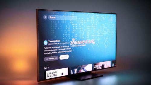 El canal de YouTube de Zonamovilidad.es en la televisión TCL C8K