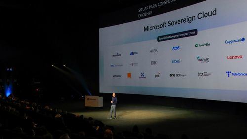 Satya Nadella, CEO de Microsoft, durante su intervención en el Microsoft AI Tour en Madrid