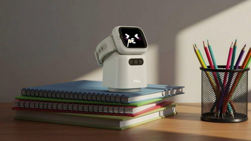 TCL presenta Tbot, un asistente de escritorio con IA para ampliar el reloj infantil