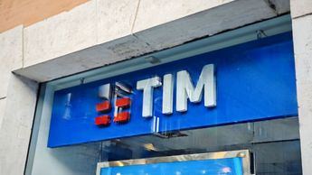 Poste lanza una OPA de 10.800 millones sobre TIM para crear un gigante digital en Italia