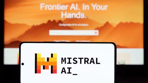 Mistral AI capta 830 millones para construir un gran centro de datos para impulsar la IA