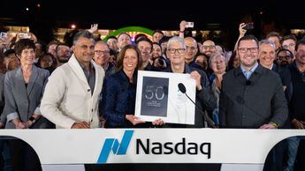 Apple cumple 50 años y Tim Cook apuesta por “seguir ampliando los límites de la tecnología"