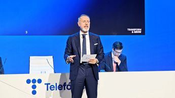 Telefónica mejora ligeramente ingresos y da un hachazo a la deuda en el arranque de 2026