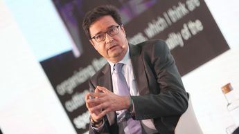 López reclama una “tercera vía tecnológica” frente al poder de las grandes IA