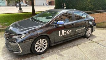 Uber llega a Asturias y abre su plataforma al taxi desde el primer día