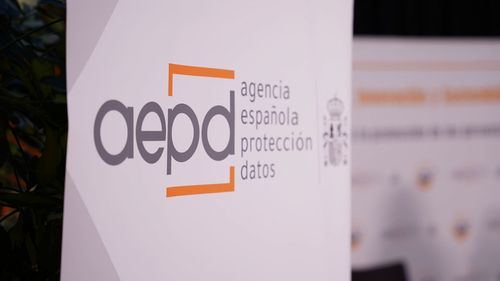 La AEPD solicita a Europa investigar el acceso no autorizado a conversaciones por sistemas de IA