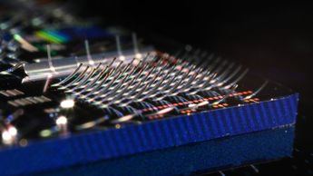 España impulsa su propia fábrica de chips fotónicos con 24,5 millones de inversión pública
