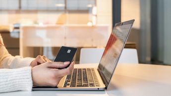 España lidera el uso de la IA para comprar por Internet, el 76 % ya la utiliza