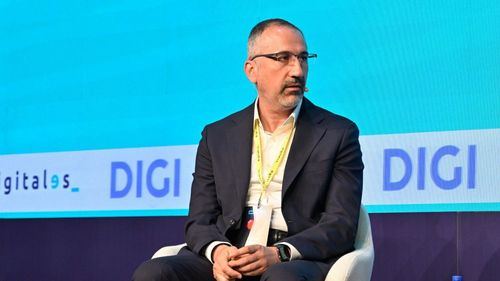 Marius Varzaru, CEO de Digi España, durante su intervención en el DigitalES Summit 2026