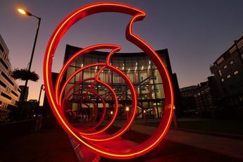 Xavier Niel (Iliad) se convierte en el mayor accionista de Vodafone tras comprar el 16,2% de e& por más de 5.200 millones