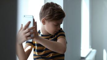 Bruselas prepara una ley para prohibir el acceso de los menores de 13 años a las redes sociales