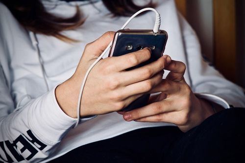 Casino online en el móvil: cómo jugar con seguridad y sin sorpresas