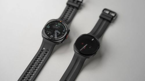 A la izquierda el Galaxy Watch Ultra2 y a la derecha el Galaxy Watch9