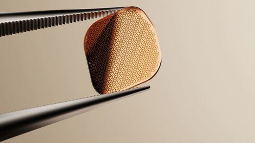 Europa autoriza el primer chip ocular capaz de restaurar la visión en pacientes ciegos