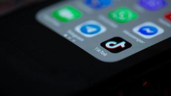 Bruselas acusa a TikTok de no proteger adecuadamente las cuentas de menores en Europa