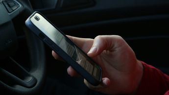 El mercado de móviles reacondicionados impulsa un récord en el envío de pantallas ante la caída de la demanda de smartphones
