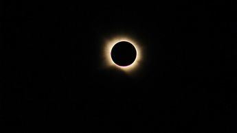 El eclipse solar visto como nunca: así lo captura uno de los mejores móviles del año